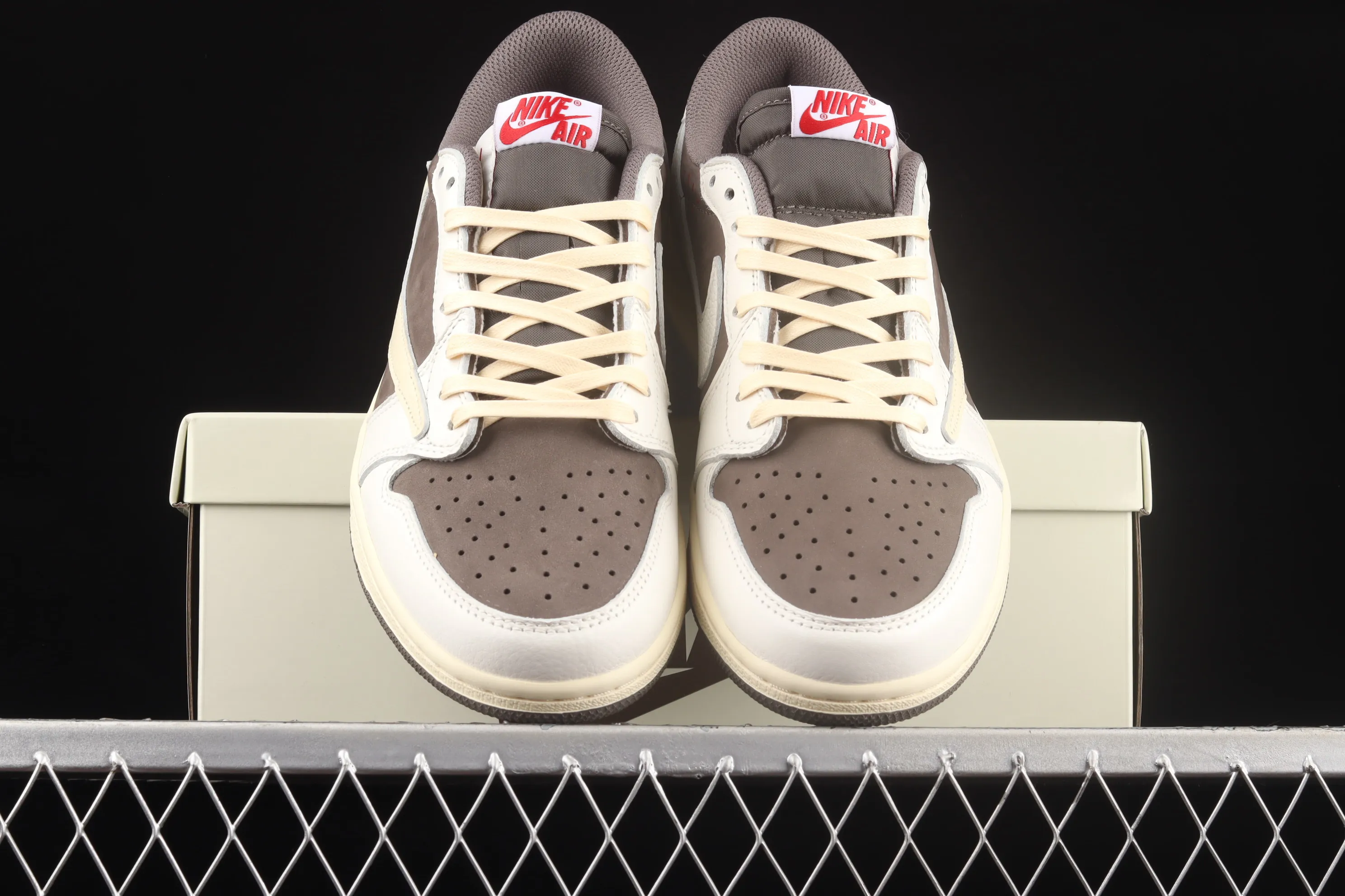All categories Air Jordan Jordan series basketball shoes Air Jordan 1 Low pure original version Travis Scott x Air Jordan 1 Low OG "Reverse Mocha" AJ1 Joe 1 reverse mocha brown and white barb joint casual sports basketball shoes DM7866-162